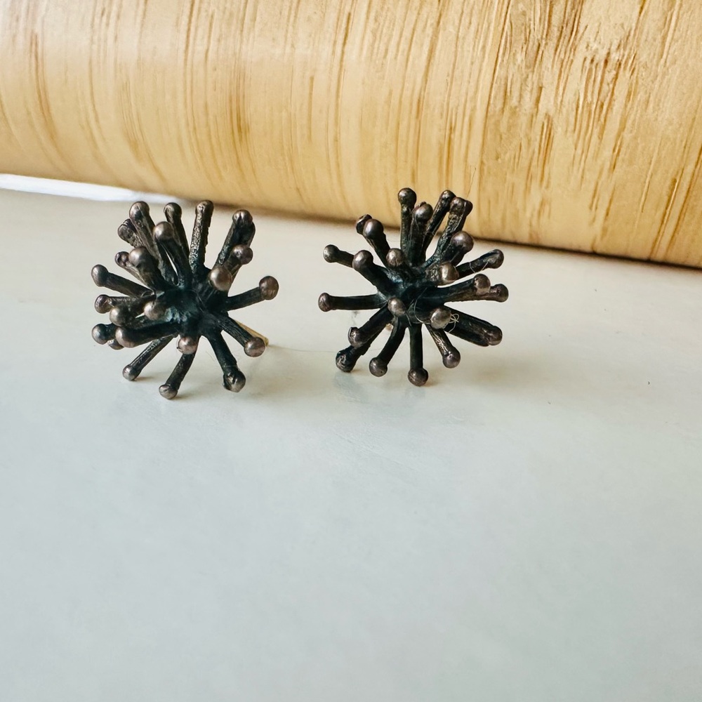 14k Vintage Sandra “Sandy” Baker Abstract Modernist Burst Urchin Earrings Silver